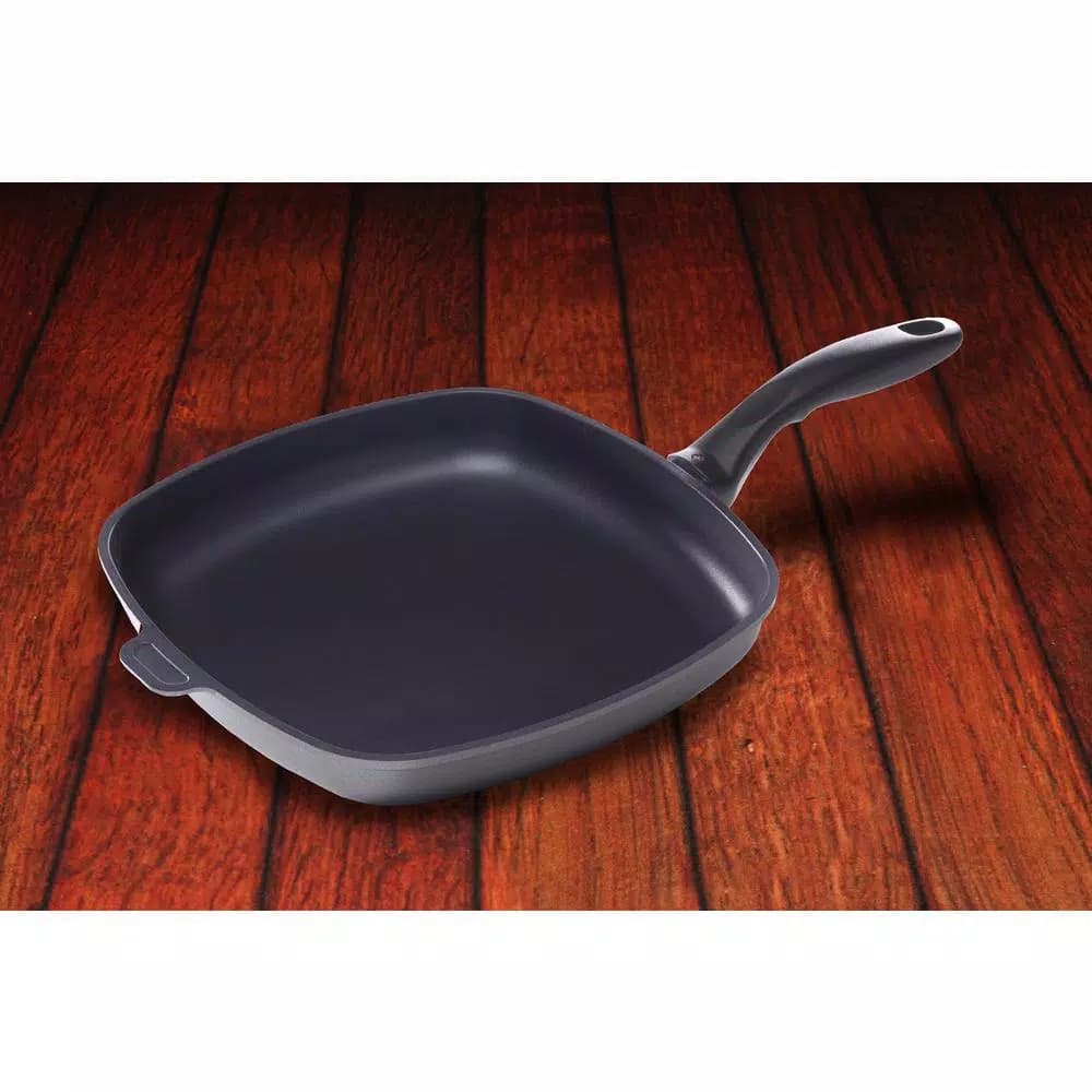 Swiss Diamond Classic Series 11 in. Cast Aluminum Nonstick Square Frying Pan, Gray