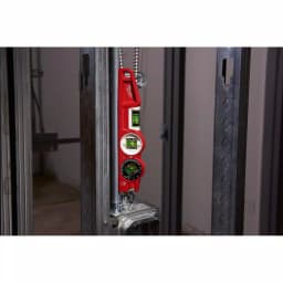 Milwaukee 10 in. 360° Locking Die Cast Torpedo Level with Magnified Vials thumbnail 4