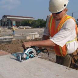 Makita 15 Amp 7-1/4 in. Corded Magnesium Hypoid Circular Saw with 24T Carbide Blade thumbnail 8