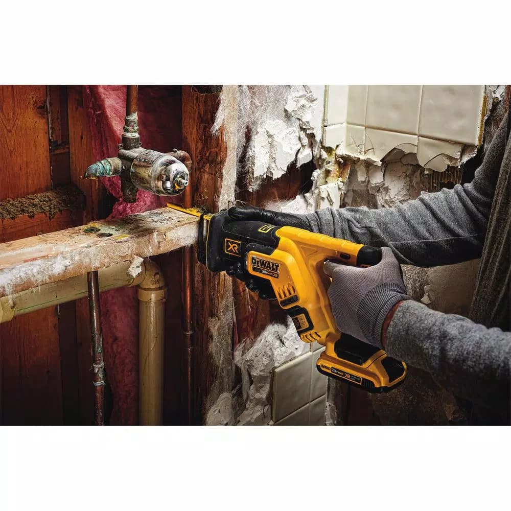 DEWALT 20V MAX XR Brushless Compact Reciprocating Saw Kit with 3.0 Ah Battery and Charger