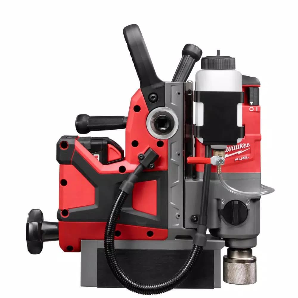 Milwaukee M18 FUEL 1-1/2 in. Lineman Magnetic Drill Kit with (2) 8.0 Ah Batteries