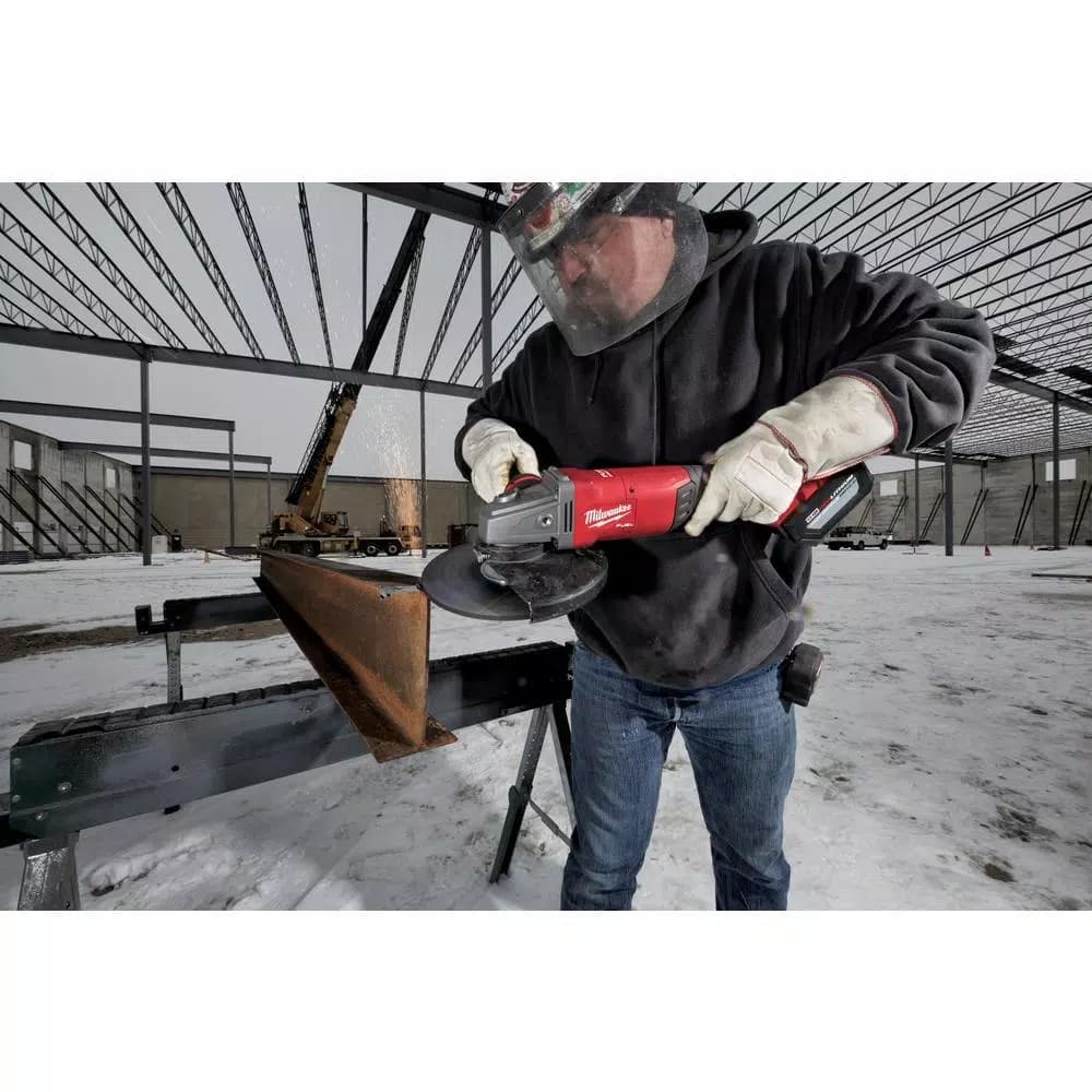 Milwaukee M18 FUEL 7/9 in. Brushless Cordless Large Angle Grinder Kit w/ (2) 12.0 Ah Batteries & Rapid Charger