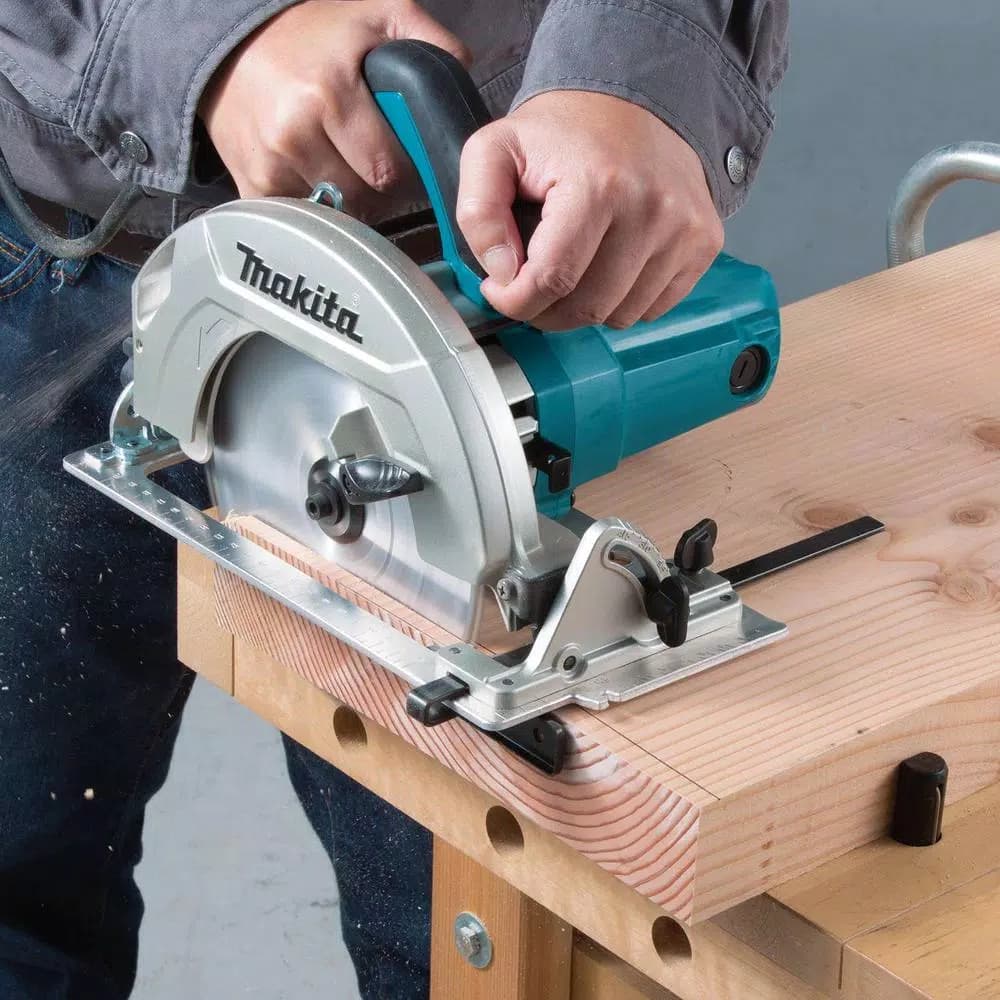 Makita HS7610 7-1/4 in. 14 Amp Corded Circular Saw with 24T Framing Blade