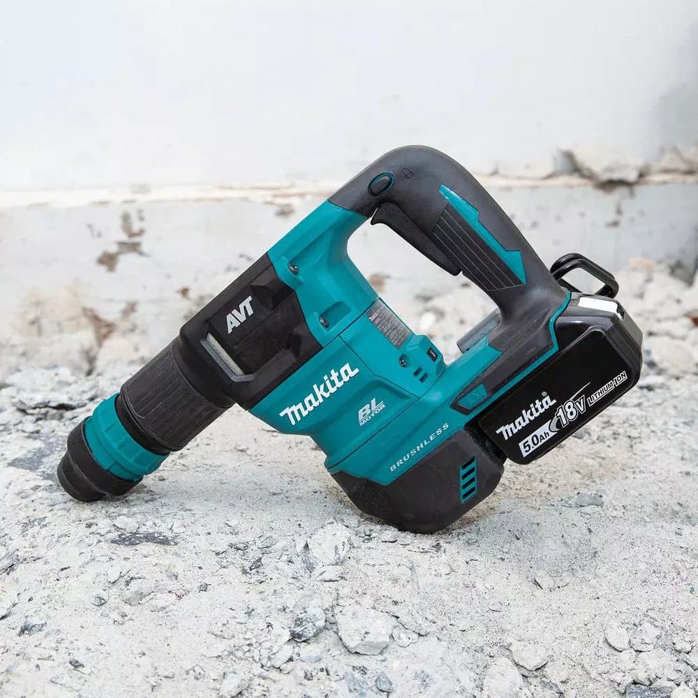 Makita 18V LXT Brushless Cordless AVT Power Scraper Kit with 5.0 Ah Batteries and Charger