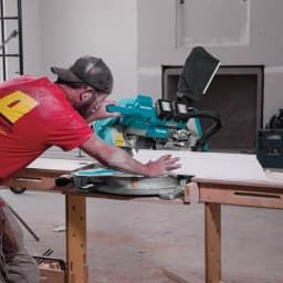 Makita 10 in. Dual-Bevel Sliding Compound Miter Saw X2 LXT Brushless Cordless with Laser and 5.0 Ah Batteries thumbnail 6