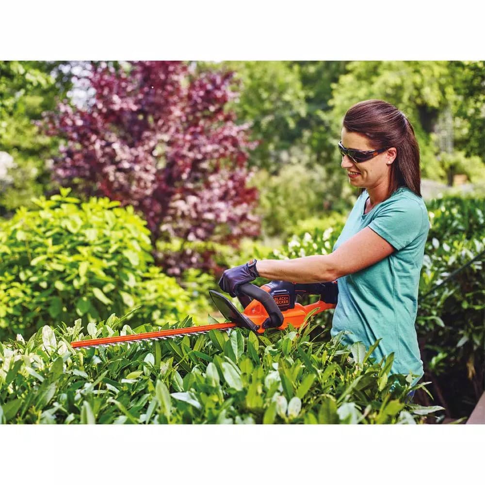 BLACK+DECKER 20V MAX Cordless POWERCUT Hedge Trimmer with 1.5Ah SMARTECH Battery and Charger, 22 in.