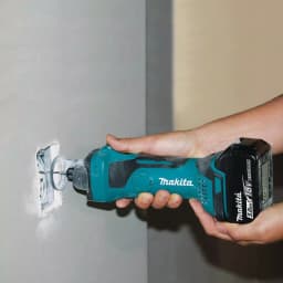 Makita 18V LXT Cordless Cut-Out Tool Kit with 5.0 Ah Battery and Charger thumbnail 10