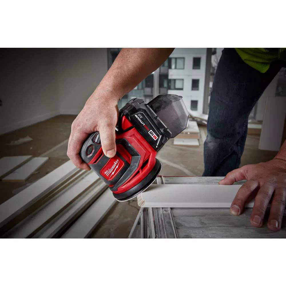 Milwaukee M18 18V Lithium-Ion Cordless 6-1/2 in. Circular Saw & 5 in. Random Orbit Sander Combo Kit