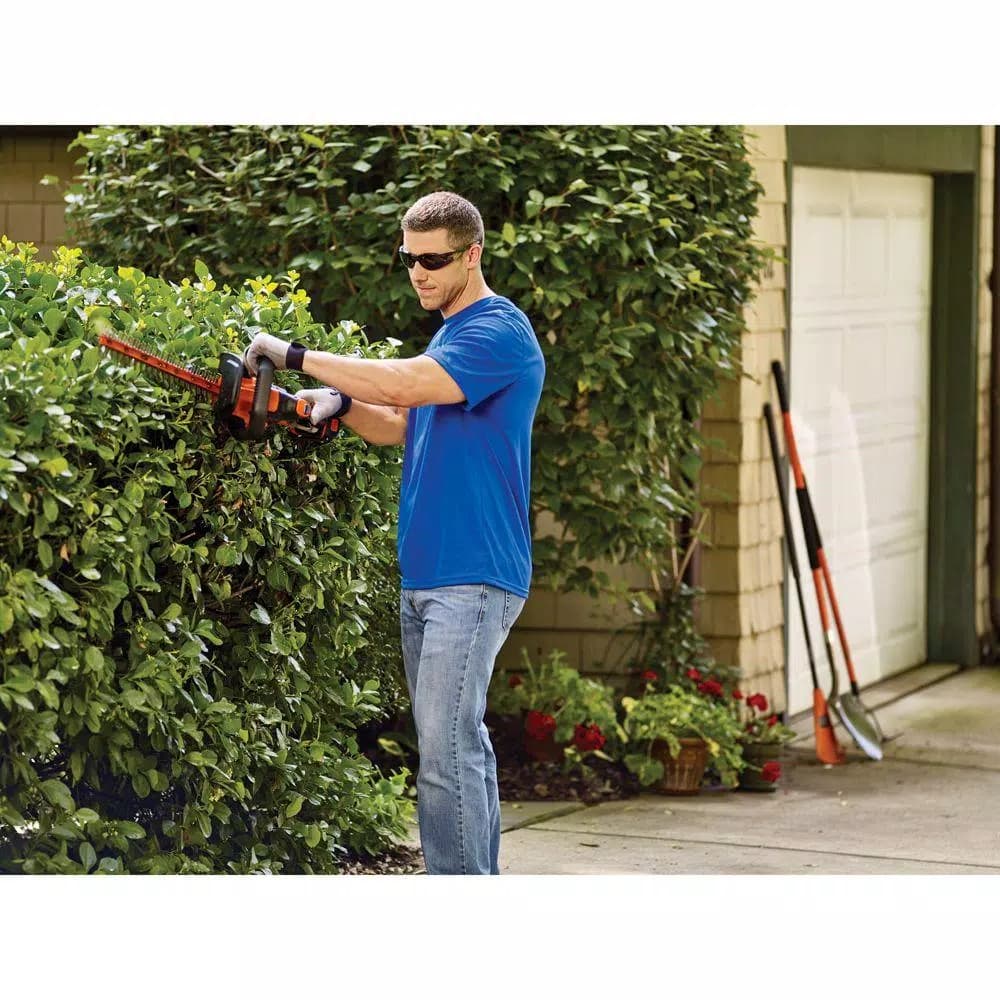 BLACK+DECKER 40V MAX Cordless POWERCUT Hedge Trimmer with 1.5 Ah Battery and Charger, 24 in.