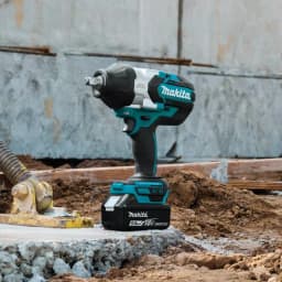 Makita 18V LXT Brushless High Torque 1/2 in. Sq. Drive Impact Wrench Kit with 14 Pc. Socket Set thumbnail 3