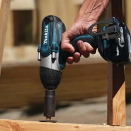 Makita 18V LXT Cordless 1/2 in. Impact Wrench Kit with 3.0Ah Battery, Charger, and Tool Bag thumbnail 4