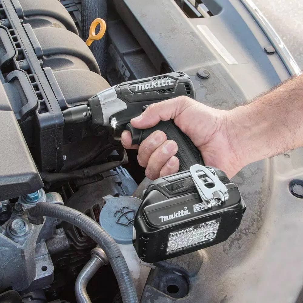 Makita 18V LXT Sub-Compact Brushless 1/2 in. Square Drive Impact Wrench Kit