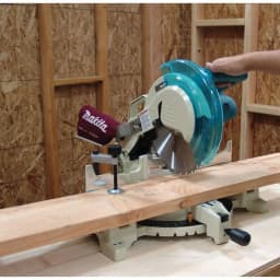 Makita 12 in. 15 Amp Corded Single-Bevel Compound Miter Saw with 40T Carbide Blade thumbnail 9