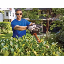 BLACK+DECKER 40V MAX Cordless POWERCUT Hedge Trimmer with 1.5 Ah Battery and Charger, 24 in. thumbnail 6