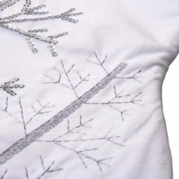 Glitzhome White and Gray Fleece Christmas Decoration Set - 48 in. Tree Skirt and 21 in. Stockings (Set of 3) thumbnail 5