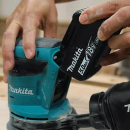 Makita 18V LXT Lithium-Ion 5 in. Random Orbit Sander Kit with 5.0Ah Battery and Charger thumbnail 5
