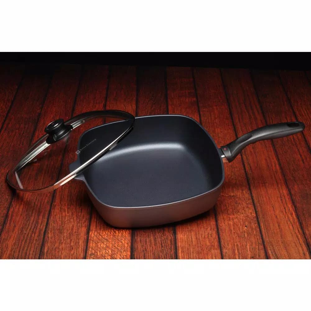 Swiss Diamond Classic Series 5 qt. Square Cast Aluminum Nonstick Saute Pan with Glass Lid, Gray