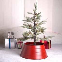 Glitzhome 22 in. Red Painted Metal Christmas Tree Collar - Rustic Holiday Decor thumbnail 6