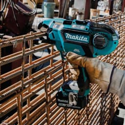 Makita 18V LXT Brushless Cordless Rebar Tying Tool Kit with 5.0 Ah Battery thumbnail 3
