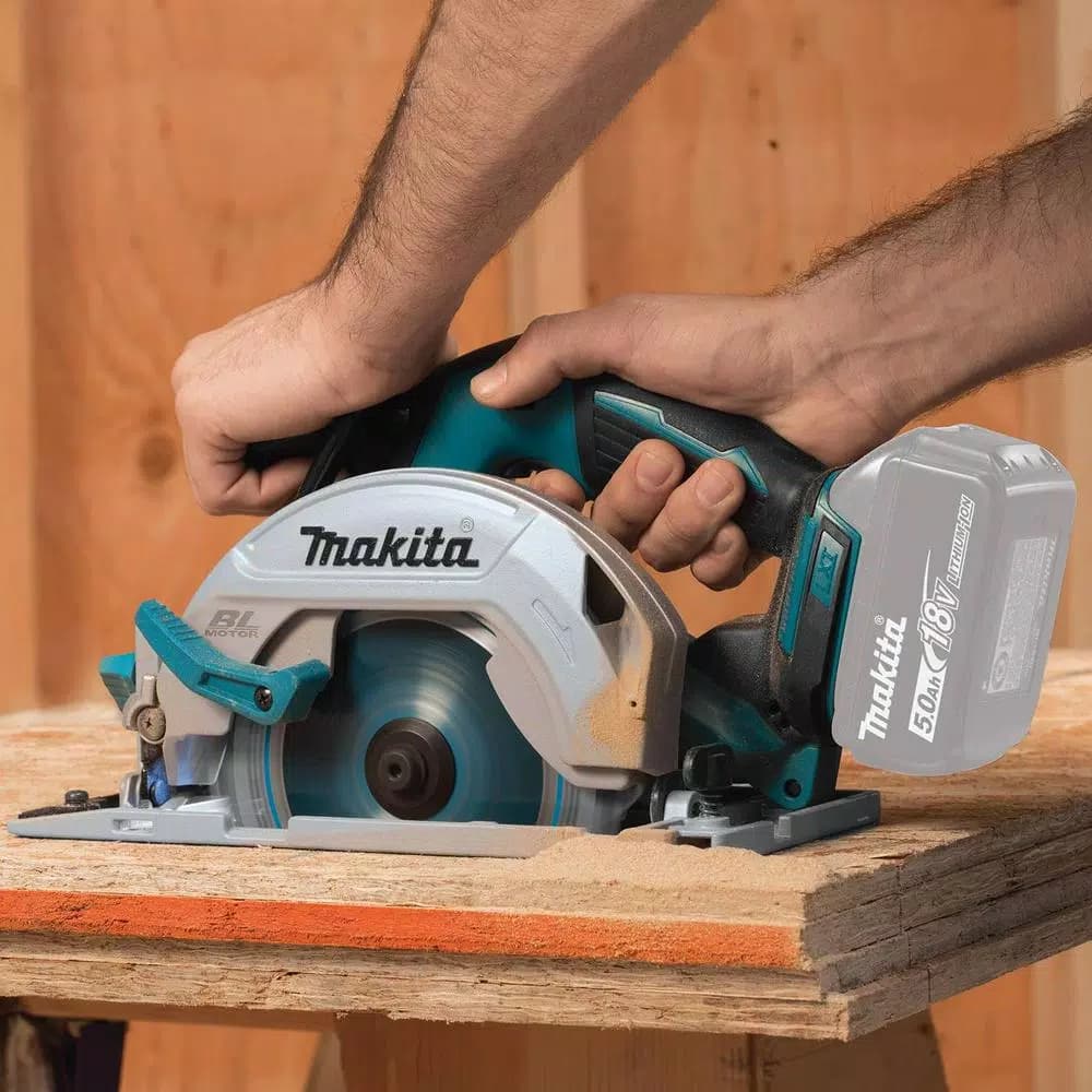 Makita 18V LXT Brushless 6-1/2 in. Cordless Circular Saw with Electric Brake (Tool Only)