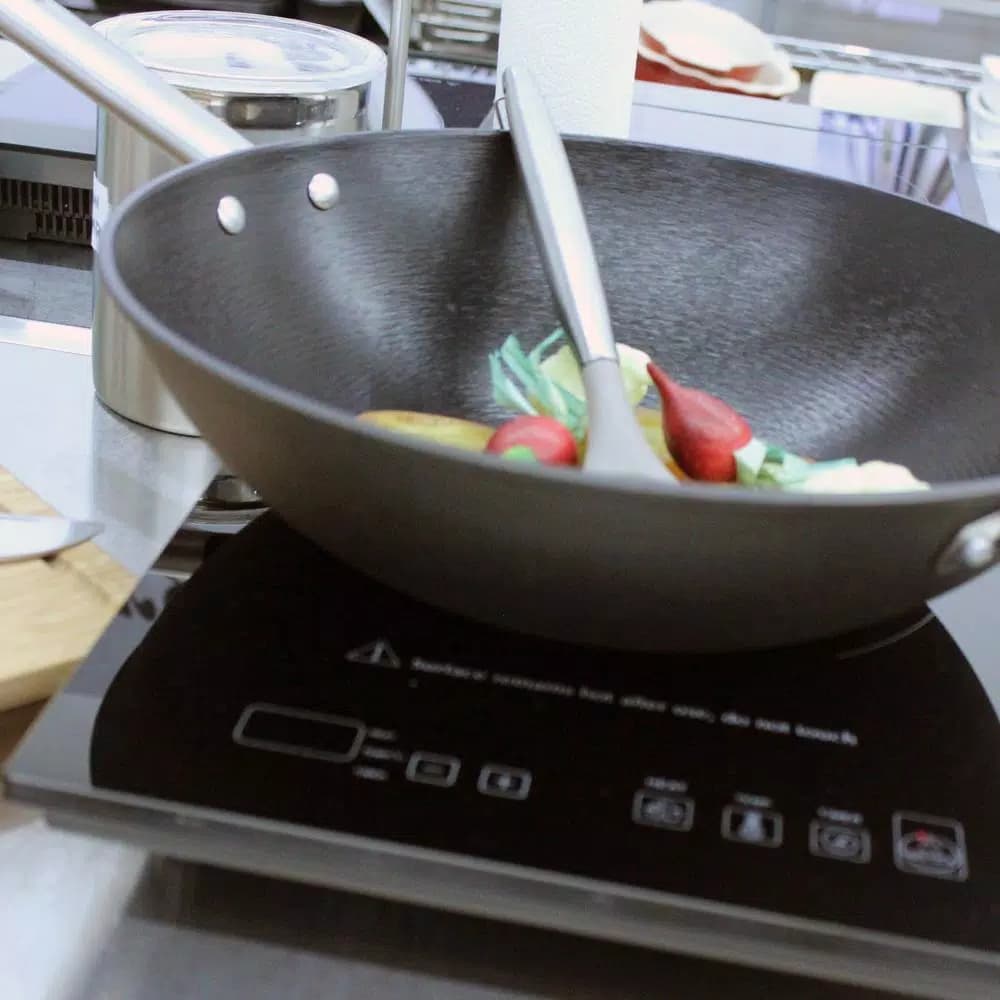 BergHOFF Geminis 13.5 in. Spun Cast Iron Wok with 3-Layer Non-Stick Ceramic Coating