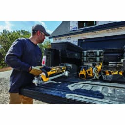 DEWALT 20V MAX Cordless Brushless String Trimmer with 5.0 Ah Battery and Charger, 14 in. Swath thumbnail 3