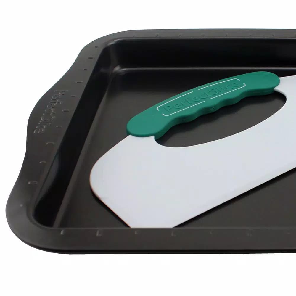 BergHOFF Perfect Slice 7-Piece Carbon Steel Baking Pan Set with Slicing Tools