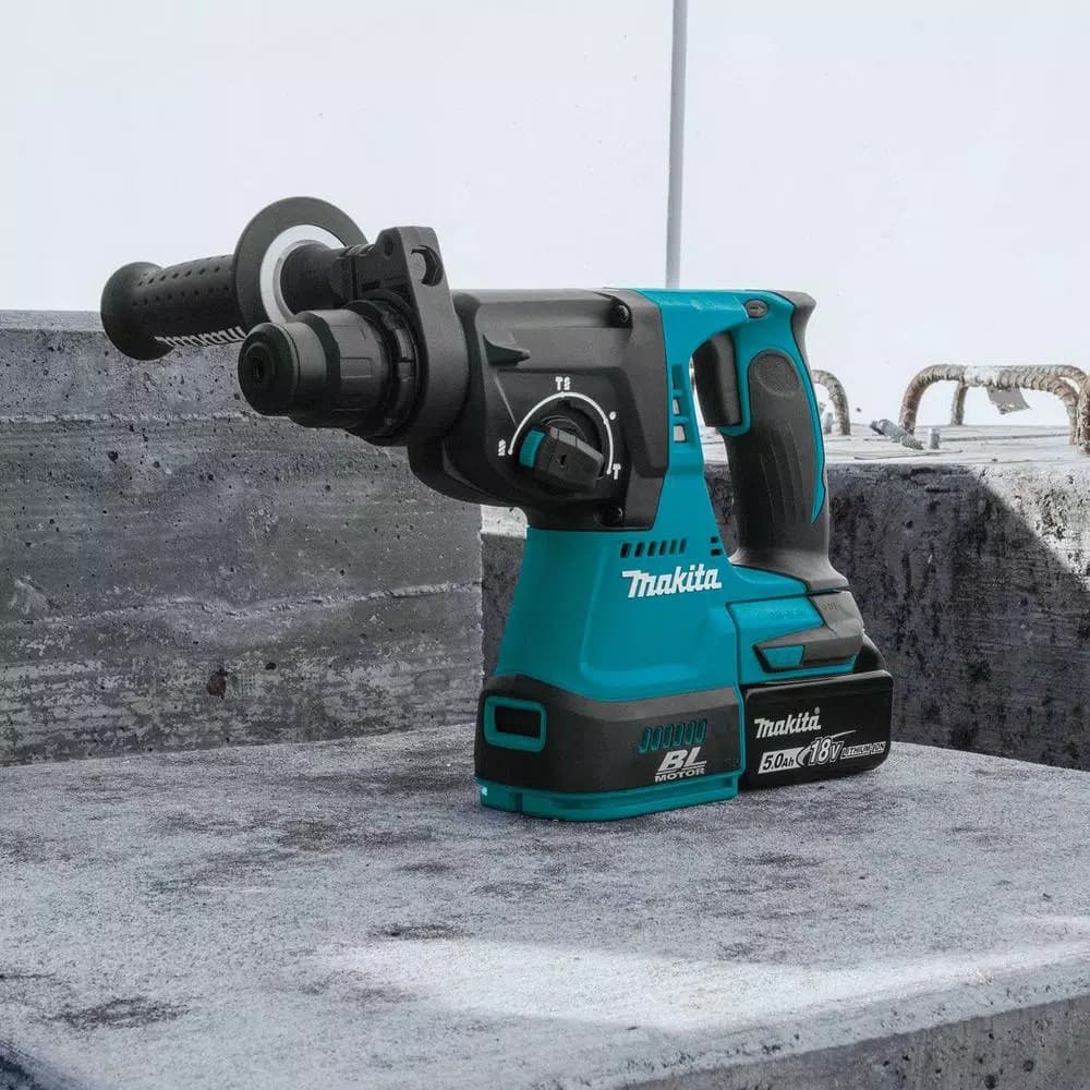 Makita 18V LXT Brushless SDS-Plus 1 in. Cordless Rotary Hammer Kit with (2) 5.0Ah Batteries & Charger