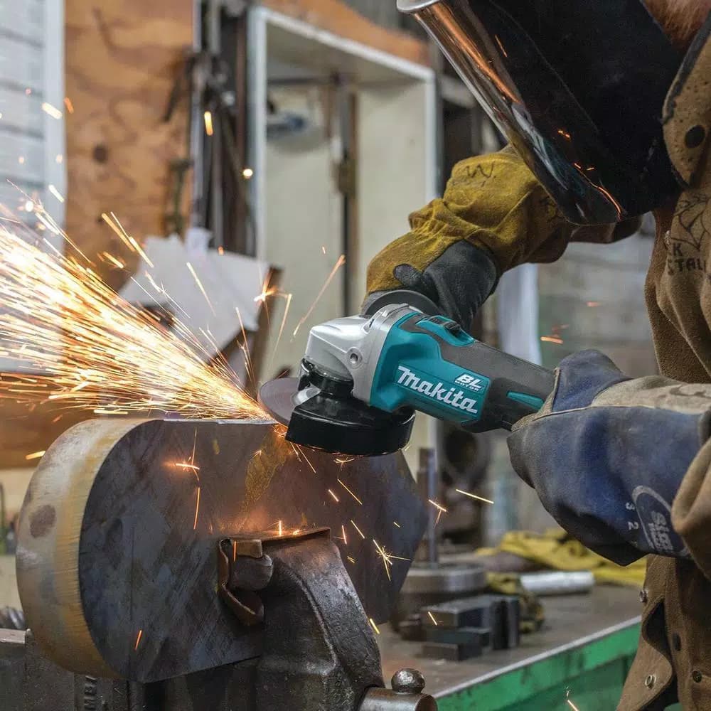 Makita 18V LXT Lithium-Ion Cordless 15-Piece Combo Kit with (4) 3.0 Ah Batteries, Chargers, and Bags