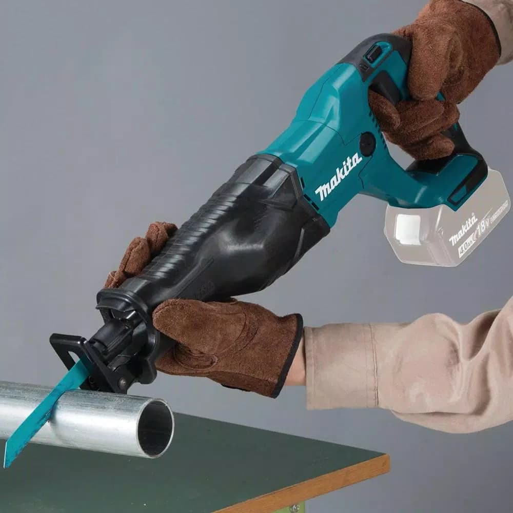 Makita 18V LXT Lithium-Ion Cordless 4-Piece Combo Kit (XT442) - Hammer Drill, Circular Saw, Reciprocating Saw & Flashlight