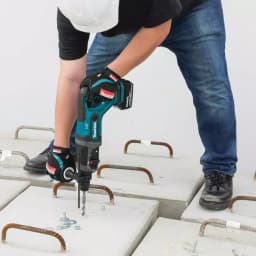 Makita 18V LXT Cordless SDS-Plus Rotary Hammer Drill Kit w/ (2) 5.0Ah Batteries & Charger thumbnail 6