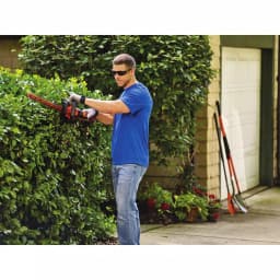 BLACK+DECKER 20V MAX Cordless POWERCUT Hedge Trimmer with 1.5Ah SMARTECH Battery and Charger, 22 in. thumbnail 5