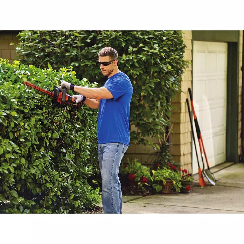 BLACK+DECKER 20V MAX Cordless POWERCUT Hedge Trimmer with 1.5Ah SMARTECH Battery and Charger, 22 in.