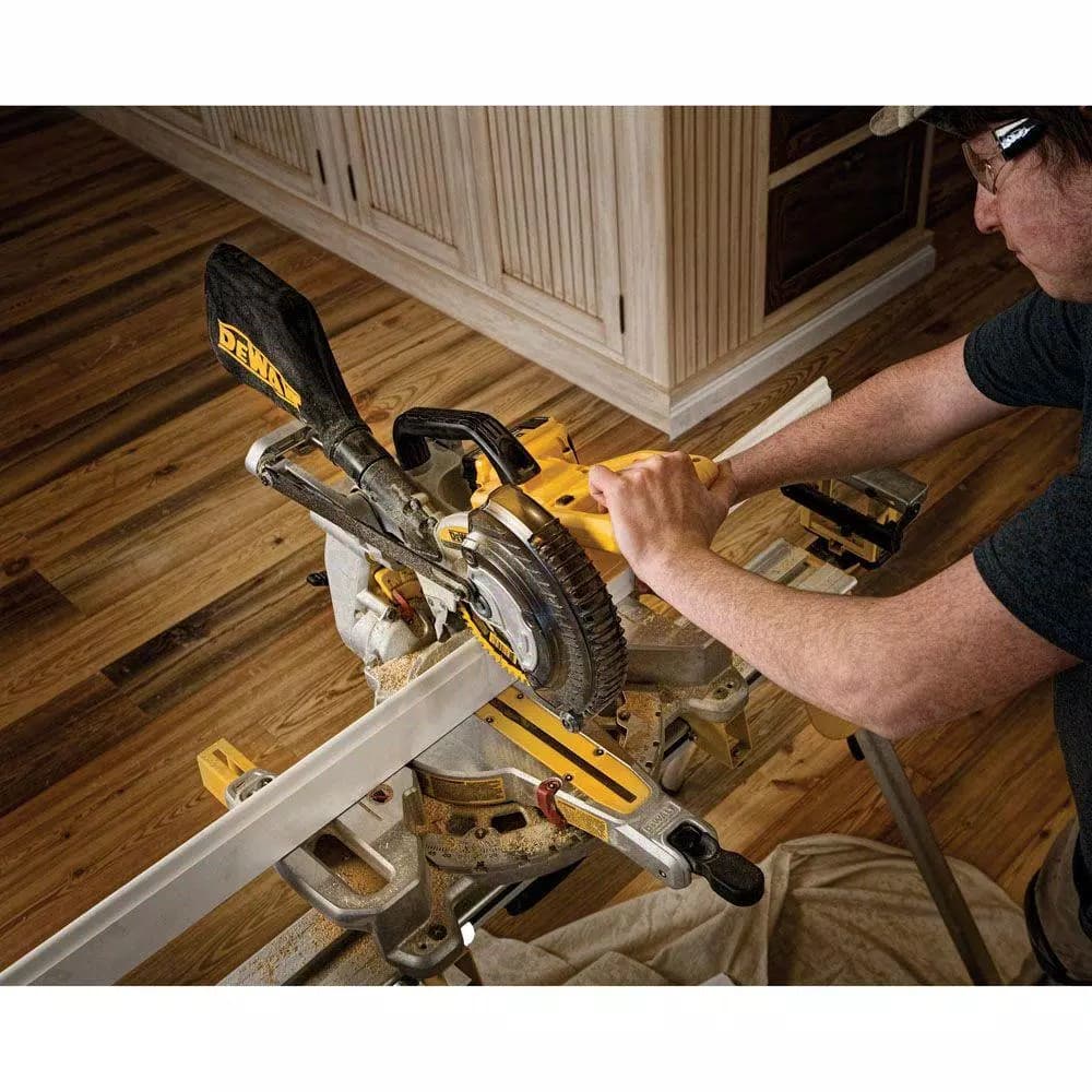 DEWALT 20V MAX Cordless 7-1/4 in. Sliding Compound Miter Saw (Tool-Only)
