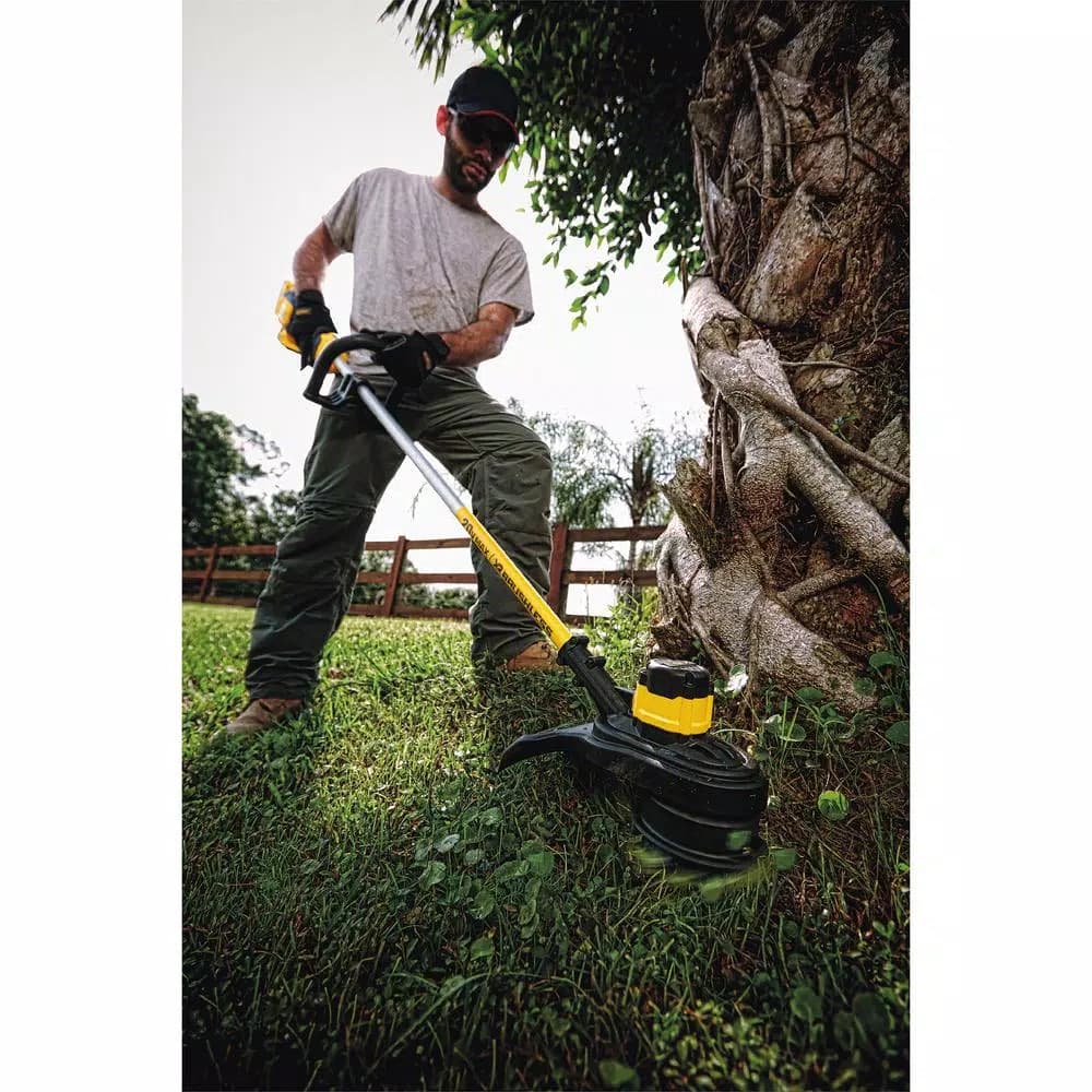 DEWALT 20V MAX Cordless String Trimmer and Blower Combo Kit with 4.0 Ah Battery and Charger