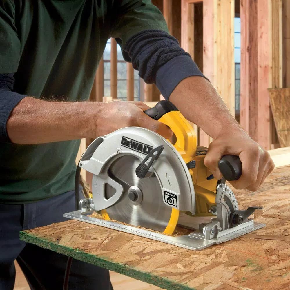DEWALT 15 Amp 7-1/4 in. Lightweight Corded Circular Saw with Electric Brake