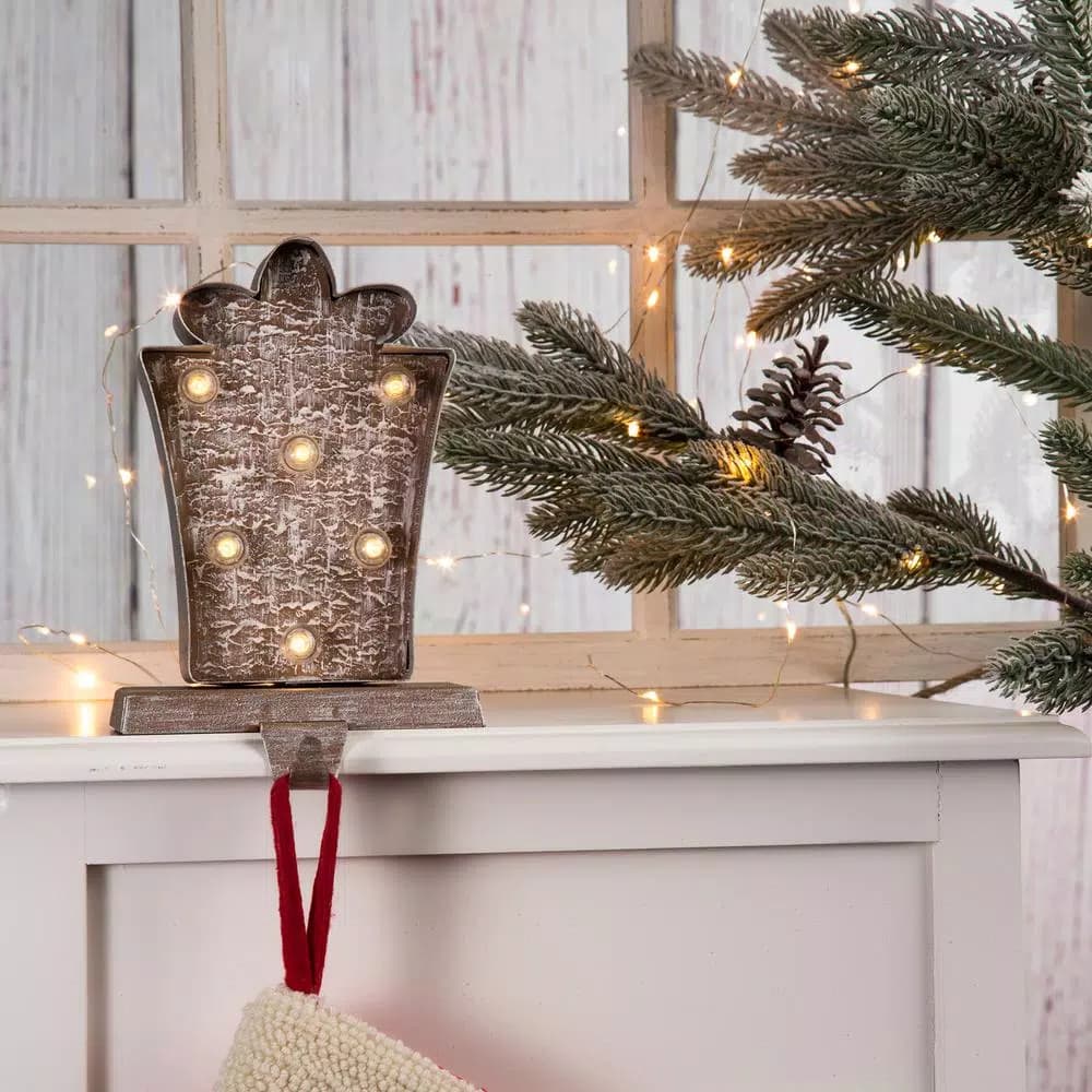 Glitzhome 2-Pack Marquee LED Metal Tree and Gift Box Stocking Holders