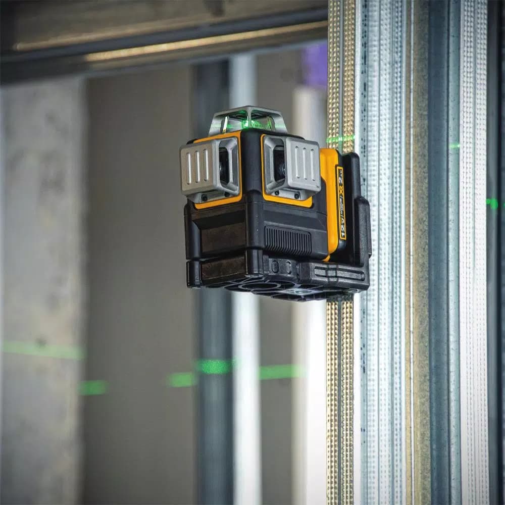 DEWALT 12V MAX Lithium-Ion 3-Beam 360-Degree Green Laser Level Kit with TOUGHSYSTEM 22 in. Tool Box