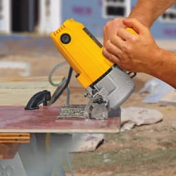 DEWALT 4-3/8 in. Wet/Dry Handheld Tile Cutter, 10.8 Amp thumbnail 2