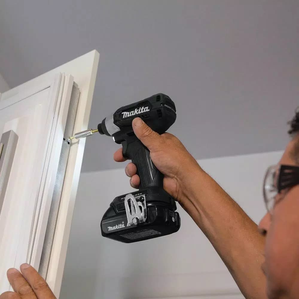 Makita 18V LXT Sub-Compact Brushless Impact Driver Kit with ImpactXPS Socket and Bit Sets