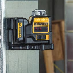 DEWALT DW0811LR 2 x 360° Red Line Laser Level with Case and AA Batteries thumbnail 7