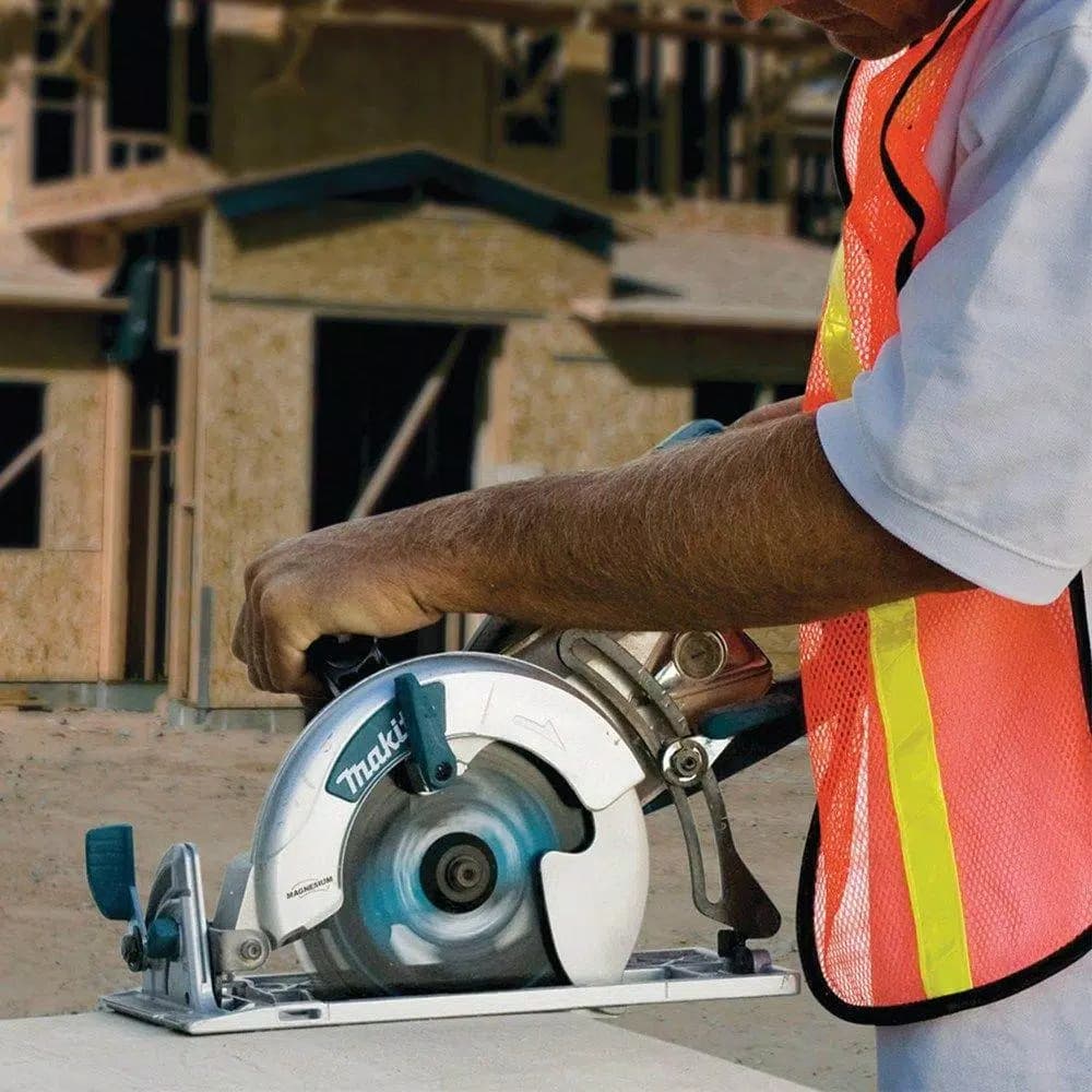 Makita 15 Amp 7-1/4 in. Corded Magnesium Hypoid Circular Saw with 24T Carbide Blade