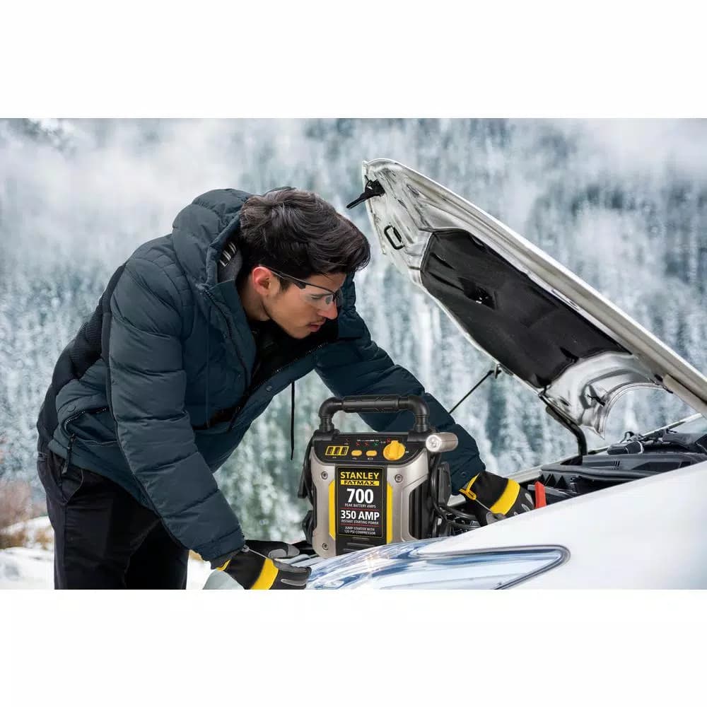 STANLEY FATMAX J7CS 700 Peak Amp Jump Starter and 120 PSI Air Compressor Power Station