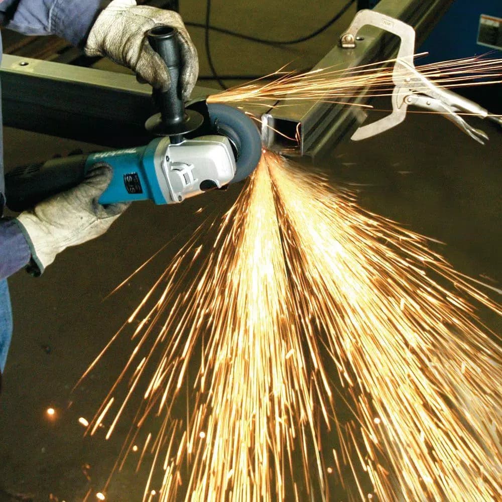 Makita 9564P 4-1/2 in. Angle Grinder, 10 Amp, 10,500 rpm