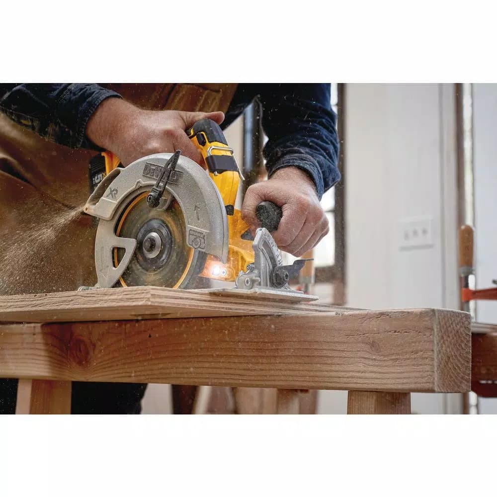 DEWALT 20V MAX XR Brushless 7-1/4 in. Cordless Circular Saw with 5.0Ah Battery