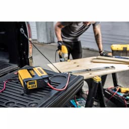 DEWALT DXAEPI1000 1000-Watt Professional Power Inverter with LCD Display thumbnail 2
