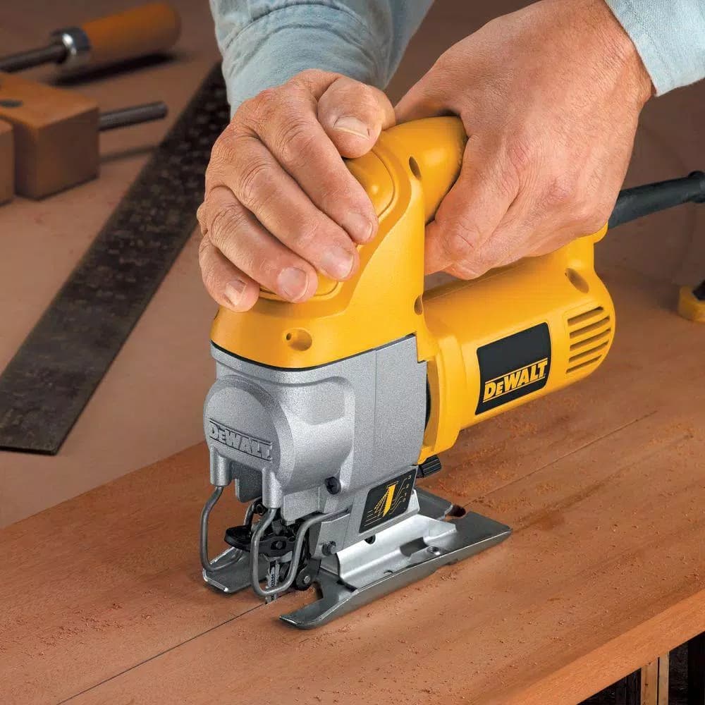 DEWALT 5.5 Amp Corded Jig Saw Kit with Carrying Bag