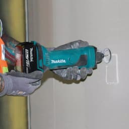 Makita 18V LXT Cordless Cut-Out Tool Kit with 5.0 Ah Battery and Charger thumbnail 6