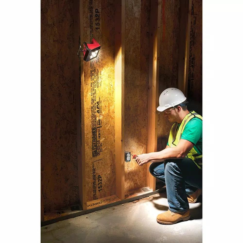 Milwaukee M12 Rover LED Compact Flood Light, 1000 Lumens, Cordless (Tool-Only)