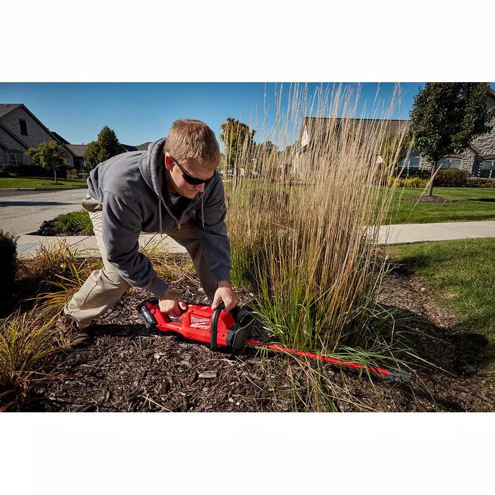 Milwaukee M18 FUEL 24 in. 18V Cordless Brushless Hedge Trimmer Kit with 8.0 Ah Battery and Rapid Charger
